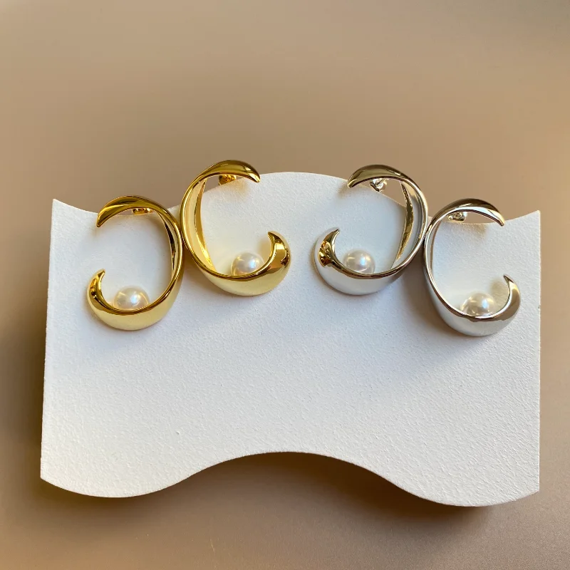 

LONDANY earrings style simple curved moon pearl earrings for women's fashion and personality trend C pearl earrings