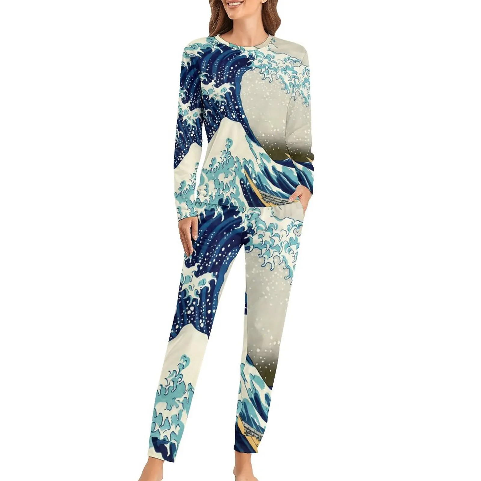 

Милая женская пижама с длинным рукавом и волнистым принтом