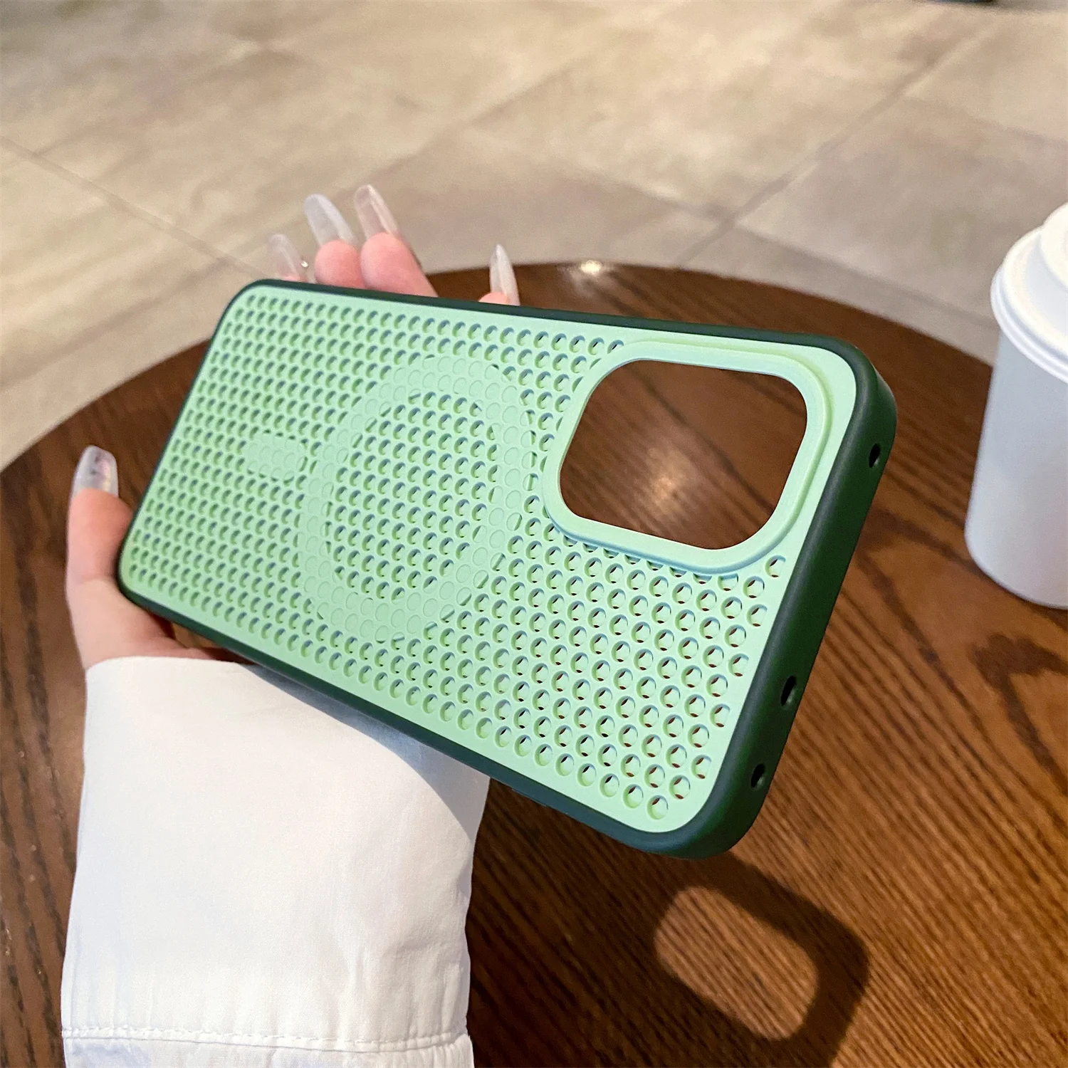 Ultra-Cooling Magnetic Mesh Case with Wireless Charging Compatibility