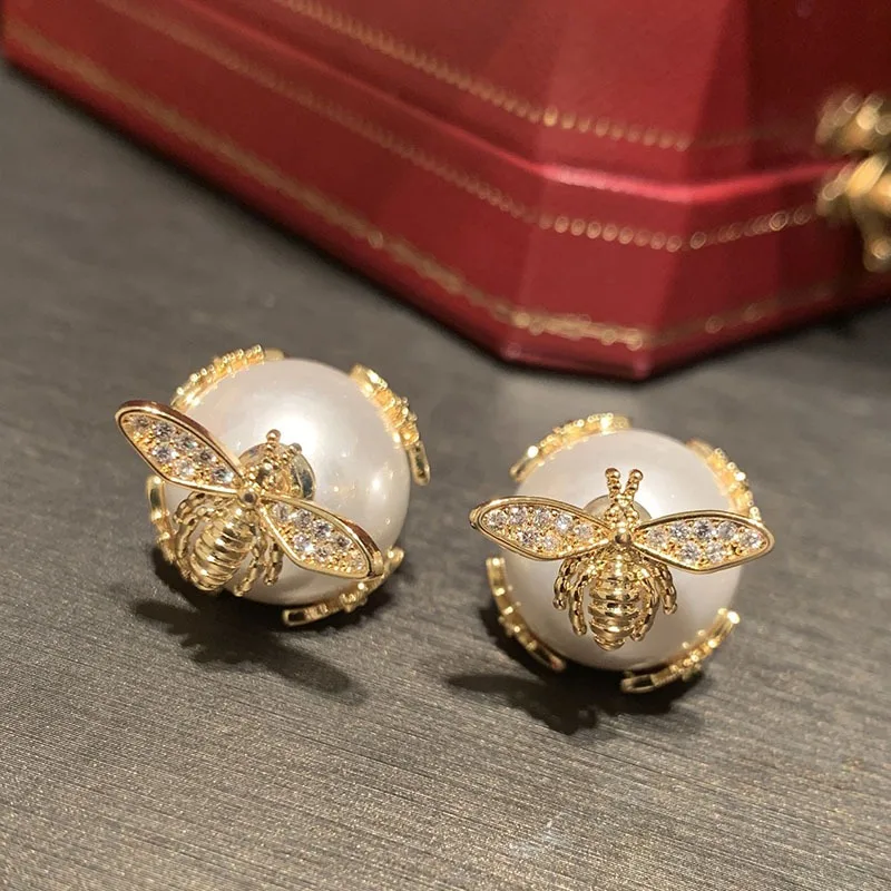 

New Korean Bee Pearl Earrings Elegant Fashion Simple Metal Earrings Elegant Ladies Jewelry