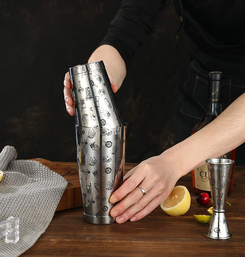 Cocktail Shaker 2 Pieces Boston Cocktail Shaker Etching Pattern Bar Cocktail Shaker Tin Set 800ml & 500ml