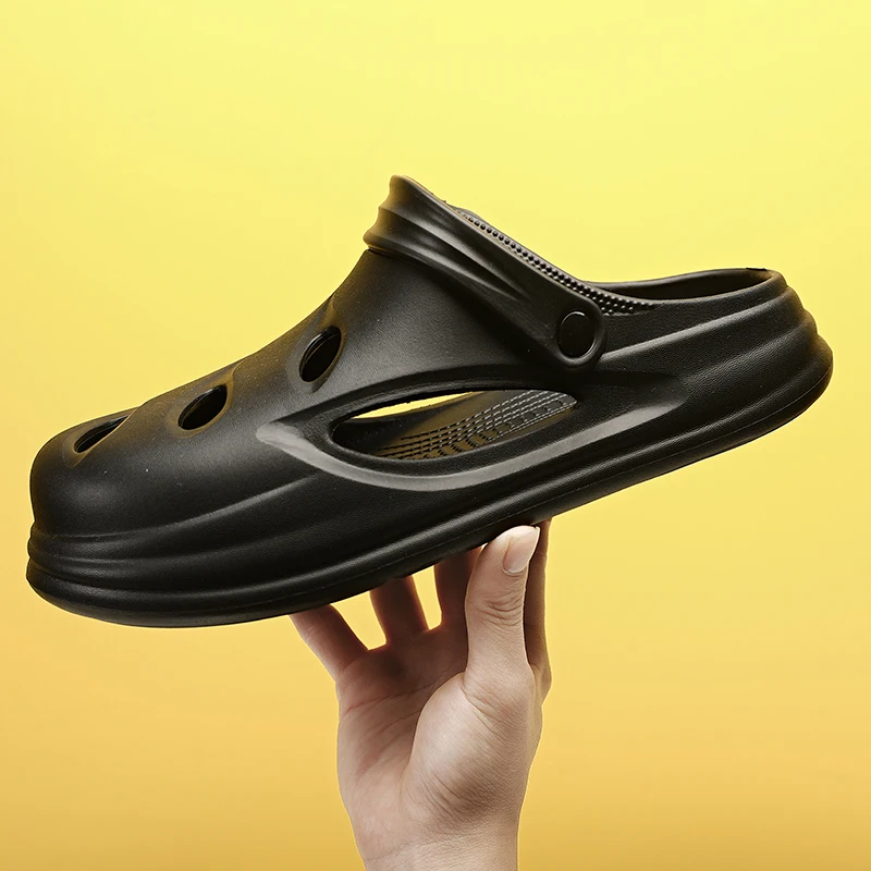 Men's Shoes Cut-out Fashion Bread Shoes Summer Casual Beach Sandals Outdoor Soft Men's Flip Flops Light Bathroom Slippers