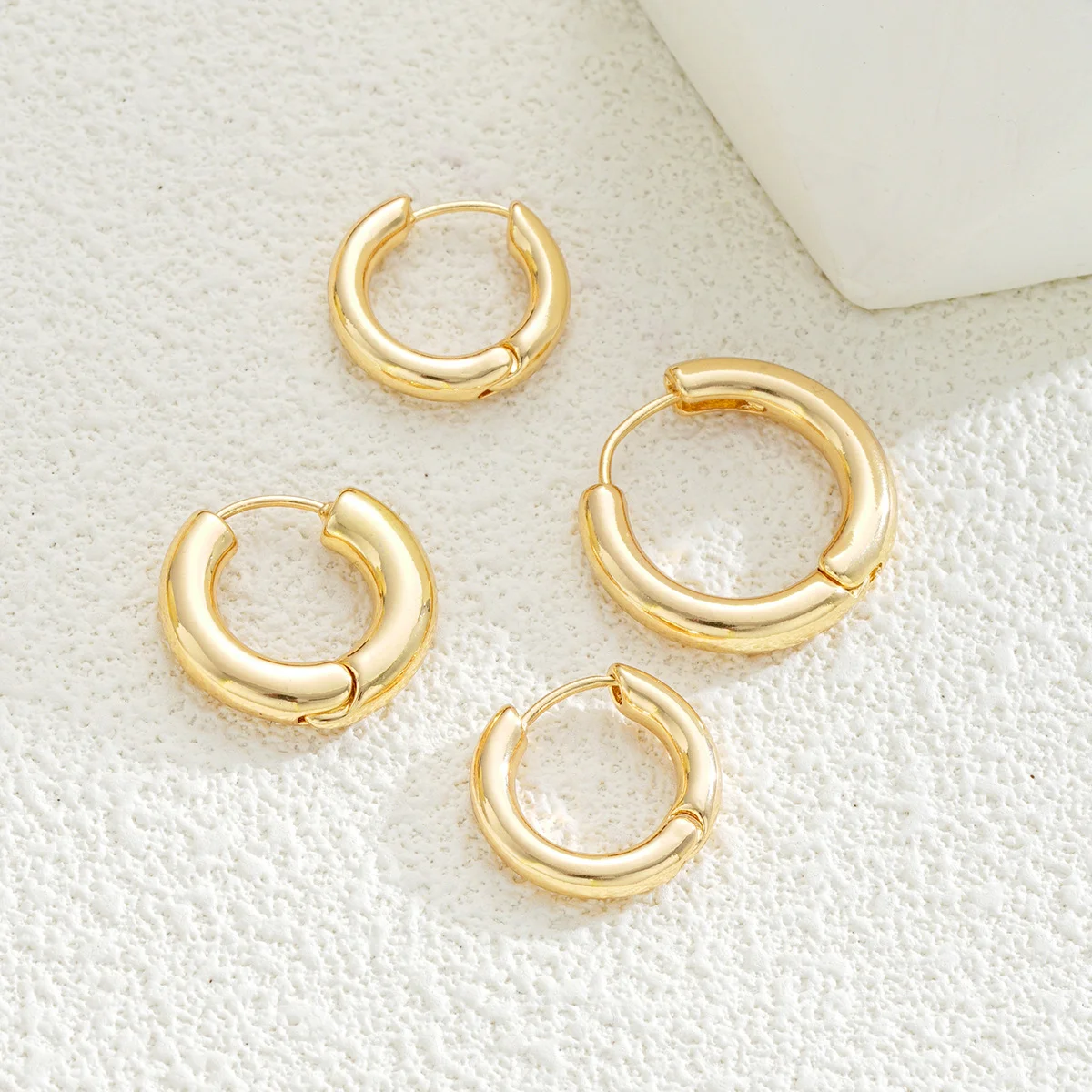 4pcs Fashion Exaggerated C-Shaped Hoop Earrings For Women Vintage Gold Color Smooth Earring Set Jewelry Wedding Girl Gifts 2025