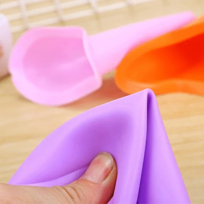 1PC Women Girl Urinal Outdoor Travel Camping Female Urinal Soft Silicone Urination Device Stand Up & Pee Lady Mobile Toilet portable urinal