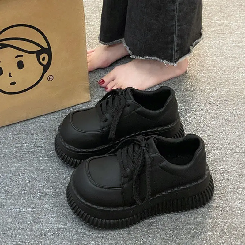 

Туфли дерби женские с круглым носком, повседневные кроссовки, плоская подошва, клоги, на платформе, британский стиль, Осенние лоферы с мехом, кожа, под платье