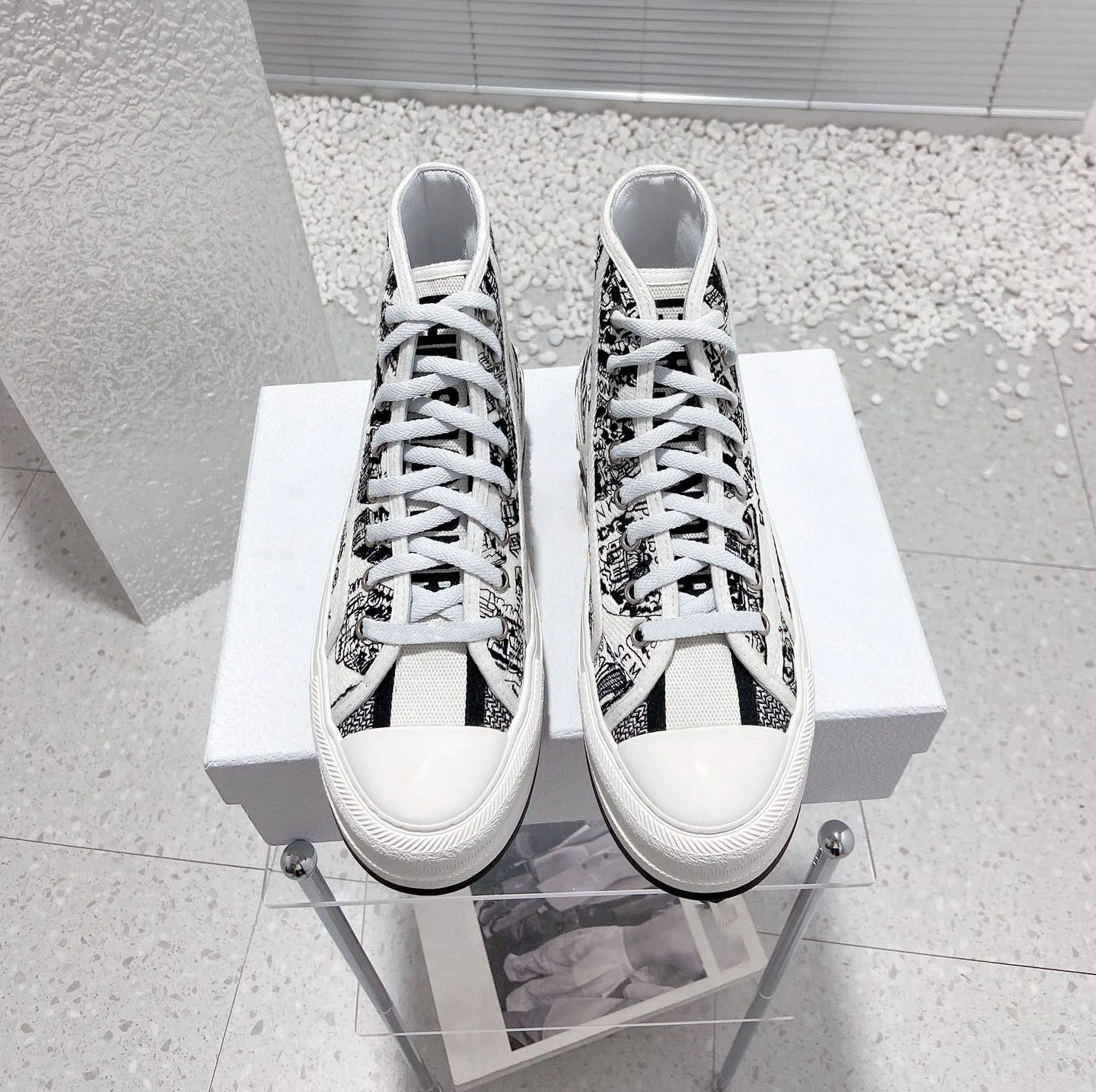 2024 Spring New Fashion Lace up Old Flower Embroidery Letter High Top Thick Bottom Canvas Shoes for Women