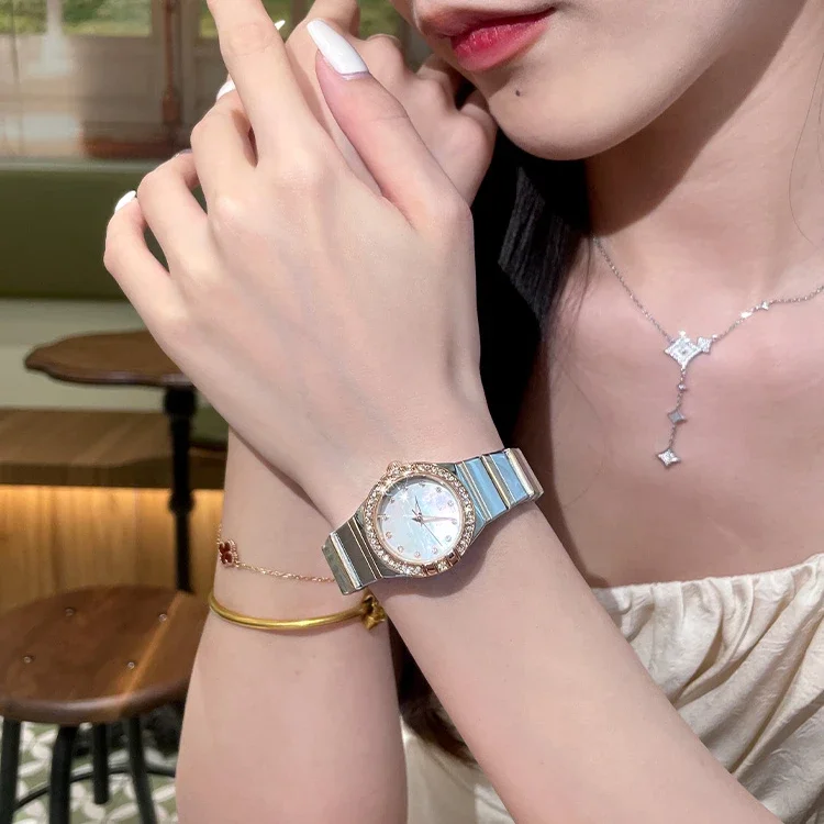 Ladies round diamond inlaid watch luxurious and exquisite water diamond quartz watch with steel strap ladies diamond watch