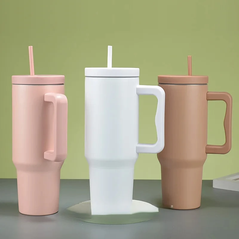 손잡이와 빨대 달린 진공 플라스크, 도로 여행을 위해 음료를 뜨겁거나 차갑게 보관함, 40oz
