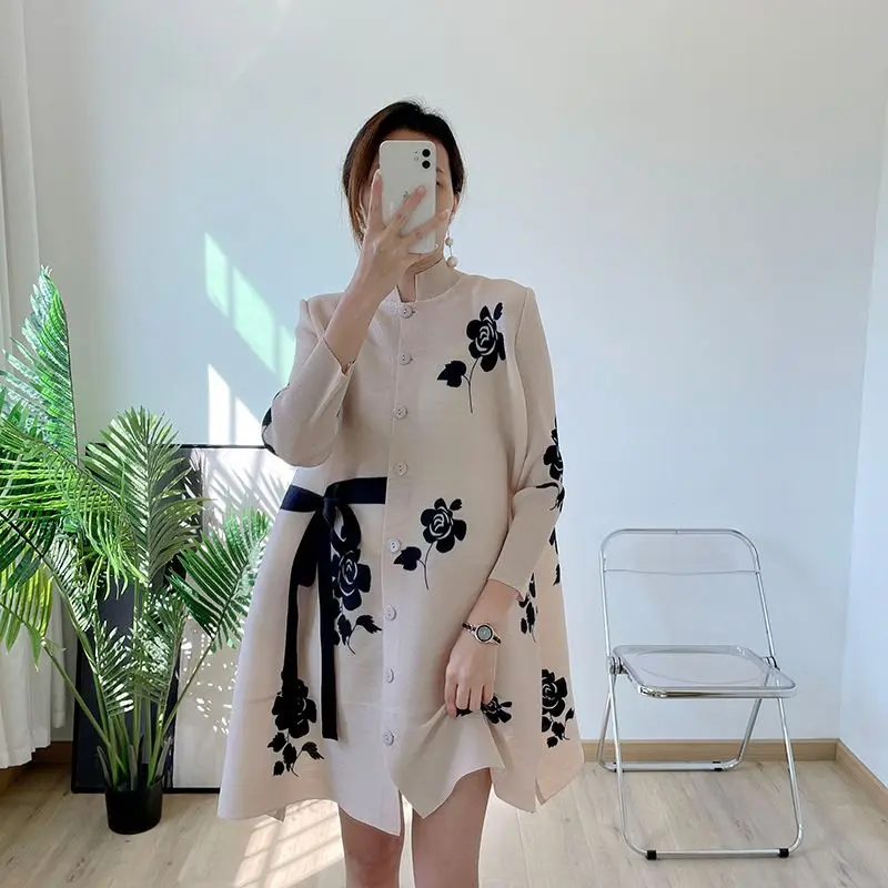 

Pleated foreign style printed dress, spring and summer new age reducing lace up women's standing collar cardigan