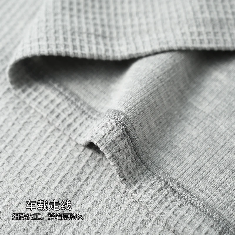 طقم بيجامة رجالي أنيق باللون الرمادي 100% قطن مع تفاصيل حروف وأكمام طويلة ملابس منزلية عصرية ملابس نوم