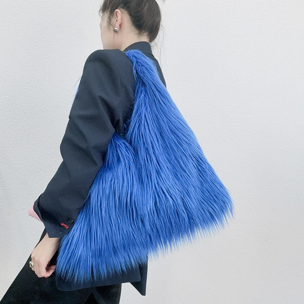 Women Fluffy Shoulder Bag Fuzzy Tote Handbag Casual Plush Tote Handbag Versatile Large Capacity Fall Winter Soft Bag