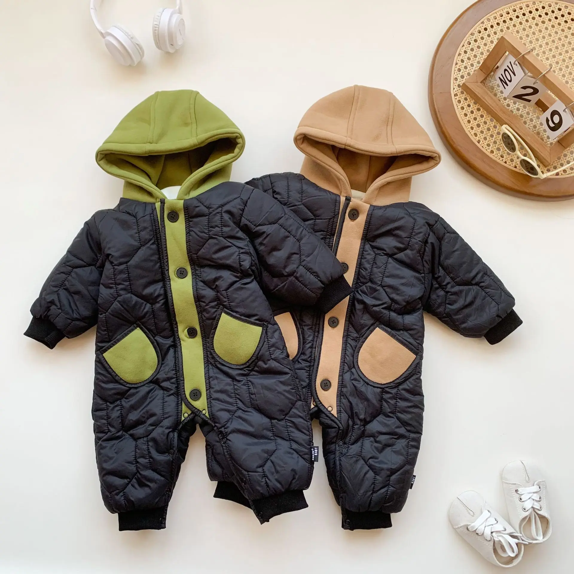 

Jenny&Dave 0 to 3 months old baby thick jumpsuit with cotton, winter boys and girls go out with plush climbing clothes, hooded c