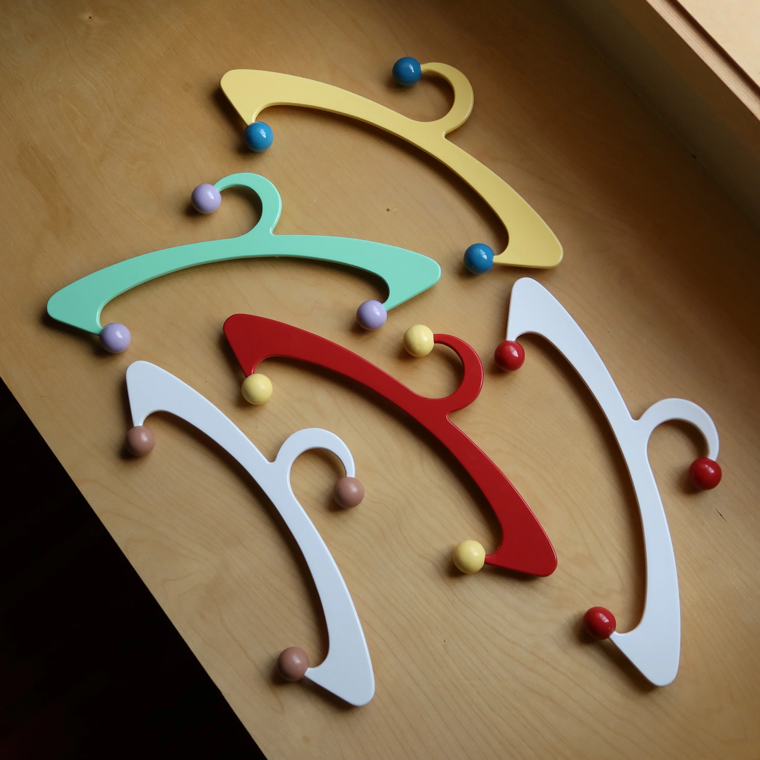 Rainbow clothes hanging round ball trick series clothes hanging solid wood hanger antique brace 8