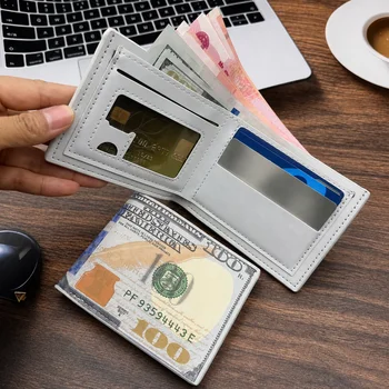 Portafoglio da uomo di grande capacità, porta carte e contanti, ideale per incontri informali, carte bancarie e brevi viaggi.