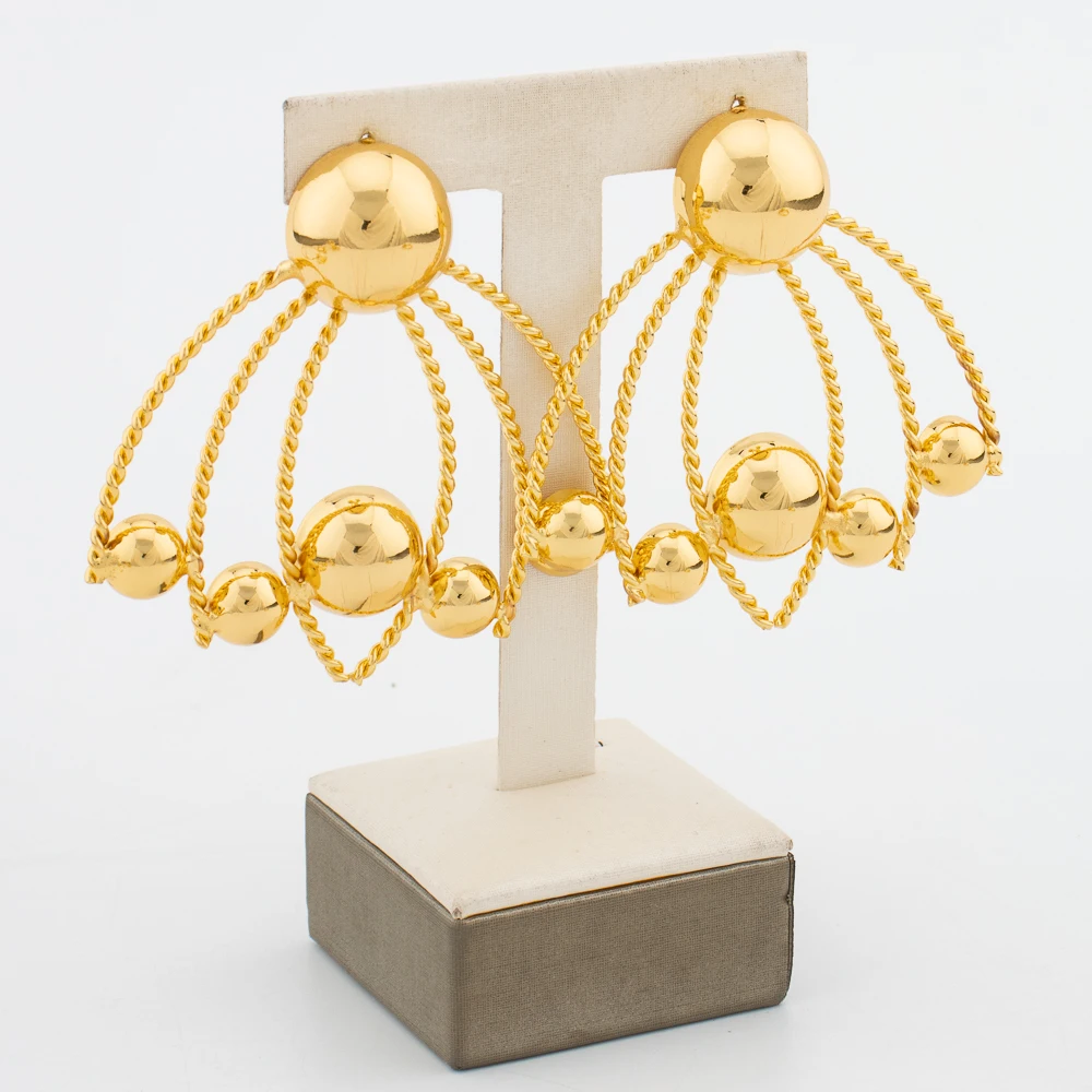 Рисунок 5 - Модные женские серьги и ожерелье