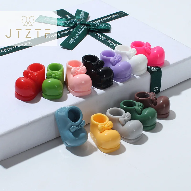 

4pcs 1/12 Doll House Clothing Boots DIY Crocs Keychain Dollhouse Decoration Mini Colorful Boots Miniature Dolls Accessories