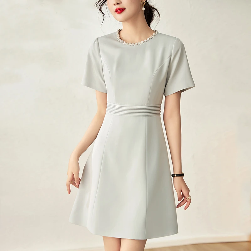 

Платье женское ТРАПЕЦИЕВИДНОЕ с круглым вырезом, коротким рукавом и бриллиантами