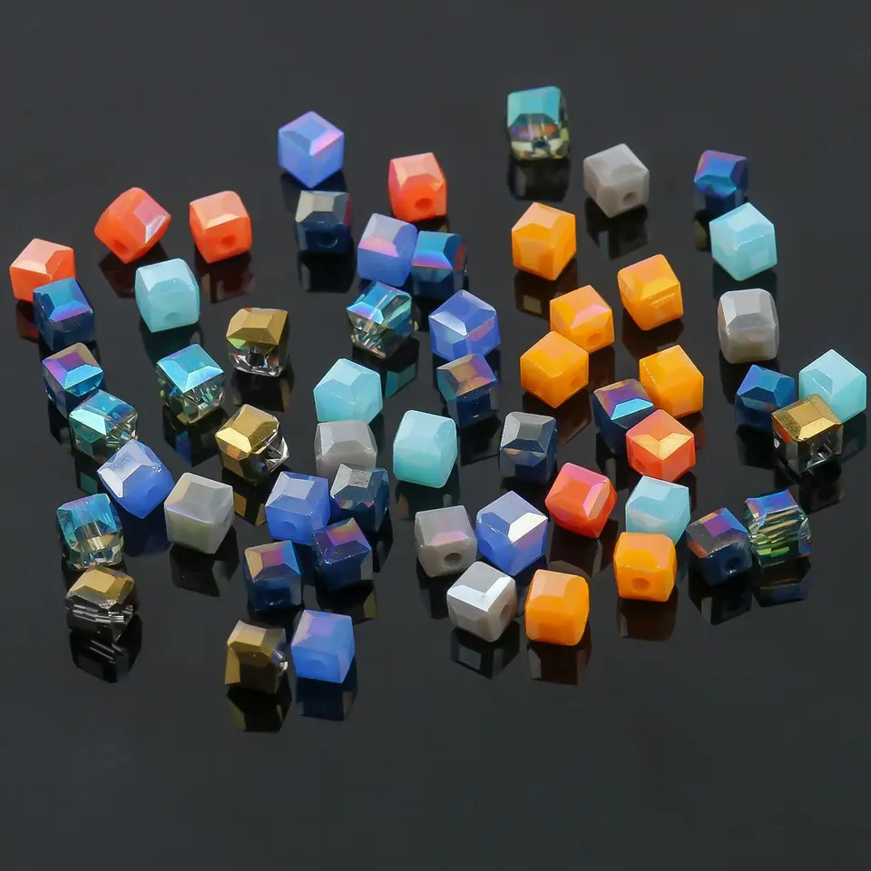200 Perles Cubiques En Cristal 8mm - Perles Carrées Colorées à Facettes - Pour Bijoux DIY, Bracelets, Colliers