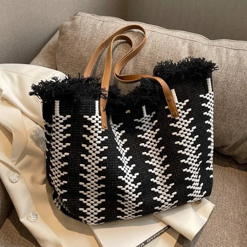 

2023 Canvas Tote Commuter Bag Fashionable And Fashionable Large Capacity Tassel Weaving Bag Women's Shoulder Bag Casual Handbag