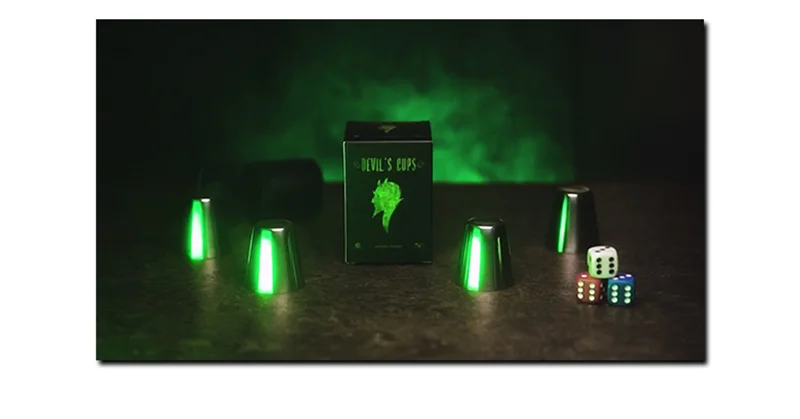 Gabriel Werlen의 악마의 컵 마술 트릭은 무대 특수 효과를 닫습니다. 환상 정신주의 숨겨진 주사위 예측 소품을 찾으십시오