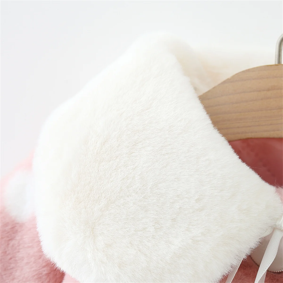 Baby Winter Girl Artificial Fur Filled Cotton Coat Girl Dot Polo Neck Warm And Fashionable Short Clothes