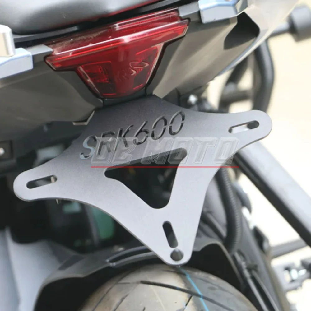 QJMOTOR SRK 600용: 오토바이 번호판 및 맞춤형 액세서리를 위한 맞춤형 숏테일 번호판 프레임.