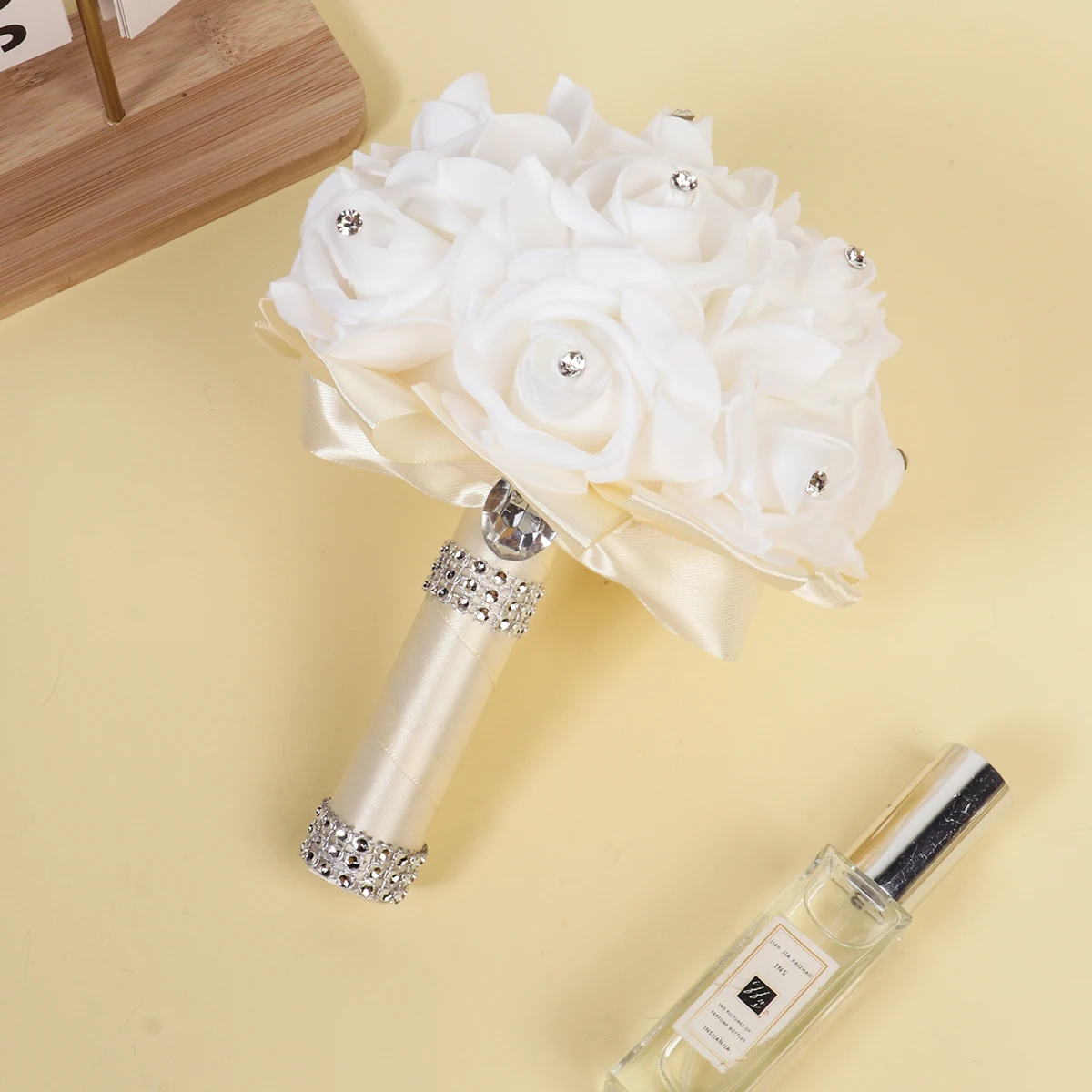 1Pc Rose Bouquet Wedding PE Foam Flower Ribbon Simulation Bouquet Faux Crystal Party Church Decor Wedding Bouquets Artificial Rose Flowers Wedding Flower Decoration