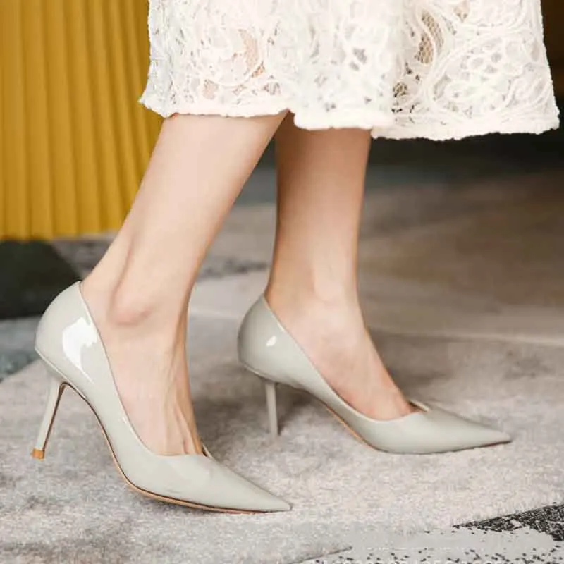 

Grey Pointy Toe Middle Heel V-port Pumps Light Patent Leather High Heels Bridesmaid Dresses Banquet Annual Meeting Women Shoes