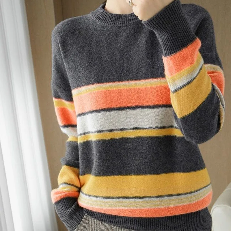 Рисунок 6 - Женский трикотажный свитер в полоску