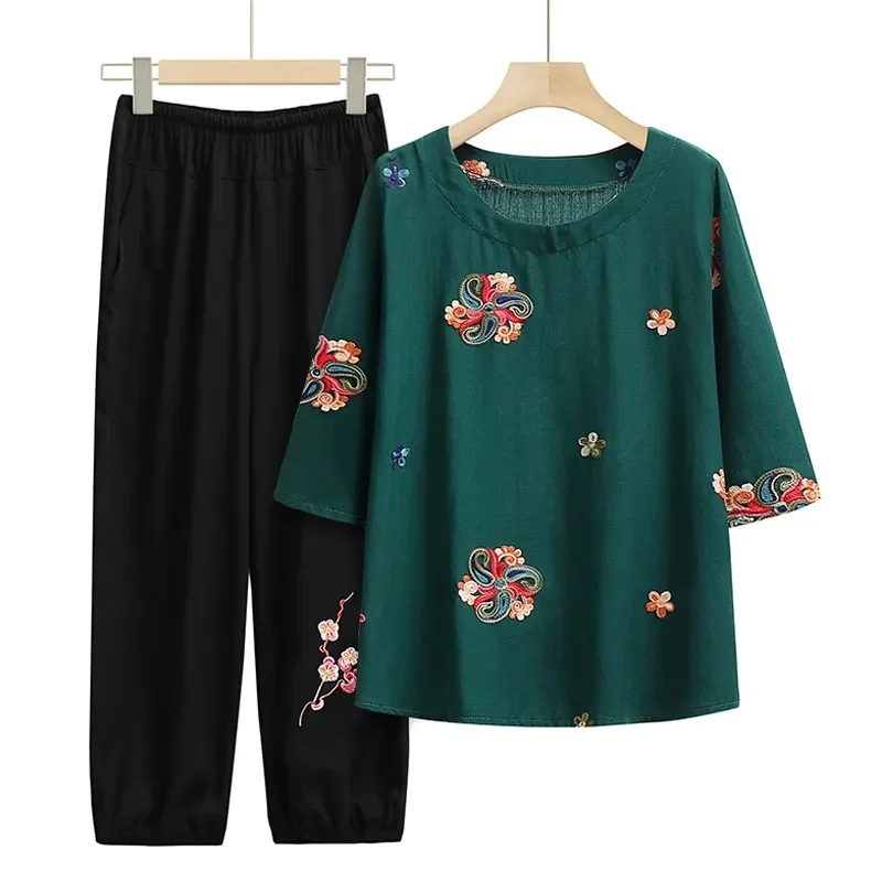 2024 Summer New Middle-aged Elderly Women's Ethnic Style Embroidery Three Quarter Sleeve T-shirt Set, Mother's Western-style Top
