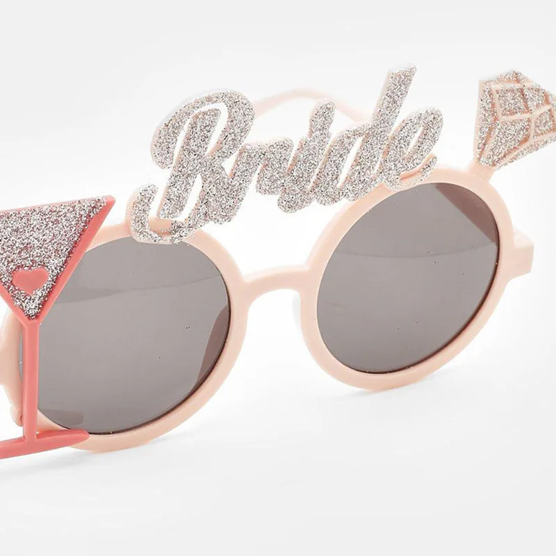 Occhiali Da Sole A Forma Di Cuore Per Sposa E Addio Al Celibato, Bianchi Con Scritta Just Married E Perle, Ideali Per Foto E Feste Nuziali, Regalo Per Future Sposine - 4