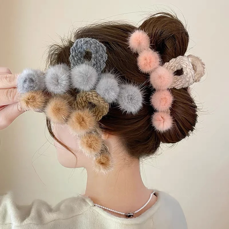 1pc Plush Ball Hair Claw Womens Girl Elegant Hairpins Shark Clips Crab Makeup Hair Styling Barrettes Fashion Hair Accessories
