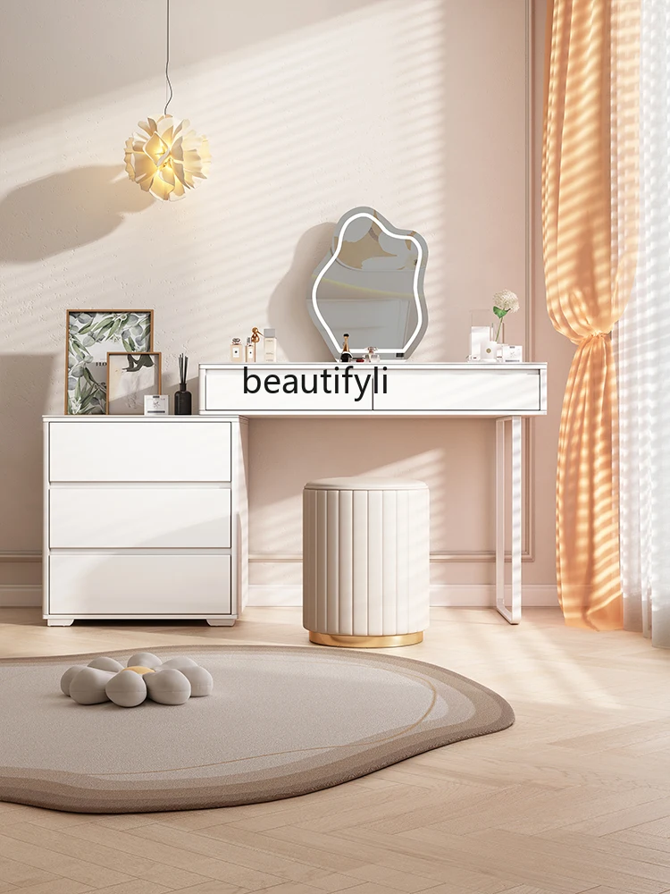 Рисунок 3 - Туалетный столик во французском стиле для макияжа