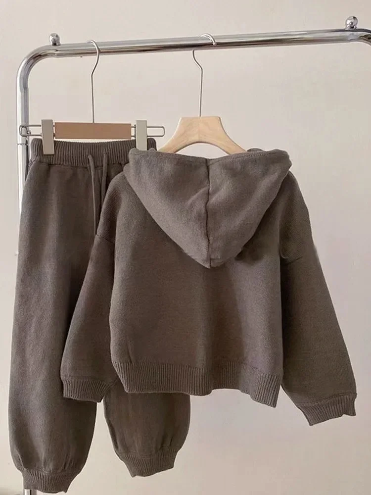 Khaki hooded fine knitted suit