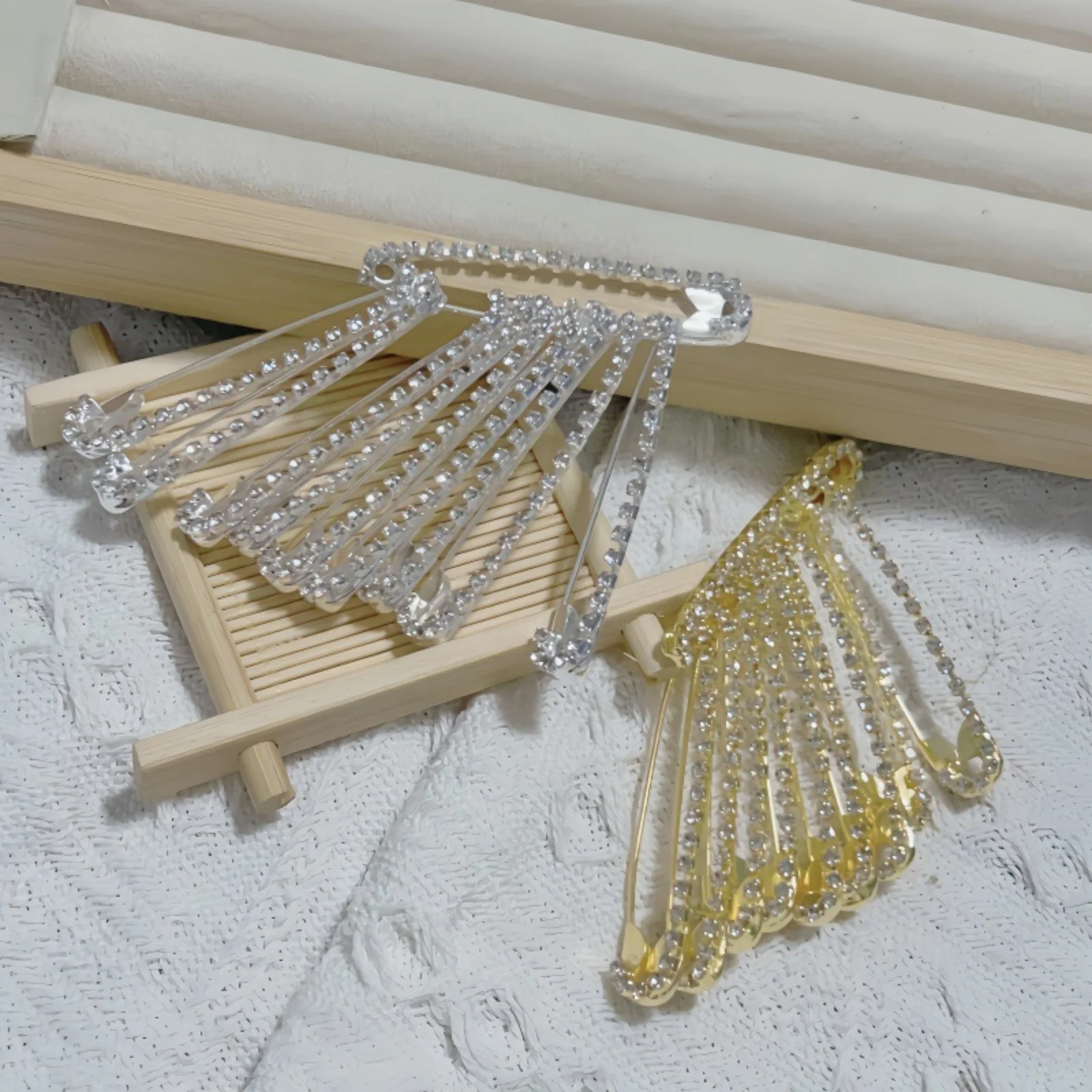 10PCS Sparkly Safety Pin Brooch,Gold Silver Rhinestone Brooches, Stylish Tassel Decor Accessories, Elegant Party Clothing Pins