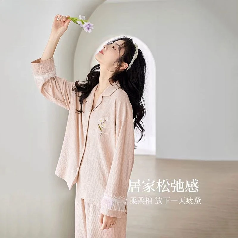 Рисунок 5 - Простой розовый женский Пижамный костюм