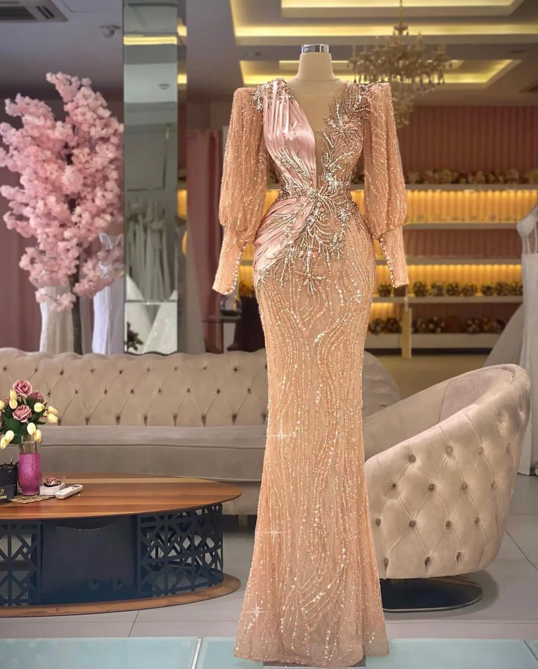 

Champagne Evening Dresses Long Sleeves V Neck Sequins Appliques Satin Lace Mix Beaded Celebrity Sexy Prom Dresses Custom Made