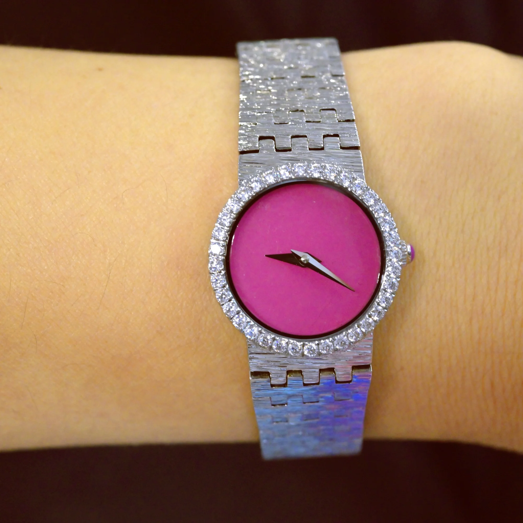 الجاديت الأحمر 2024 ساعة نسائية جديدة القرون الوسط...