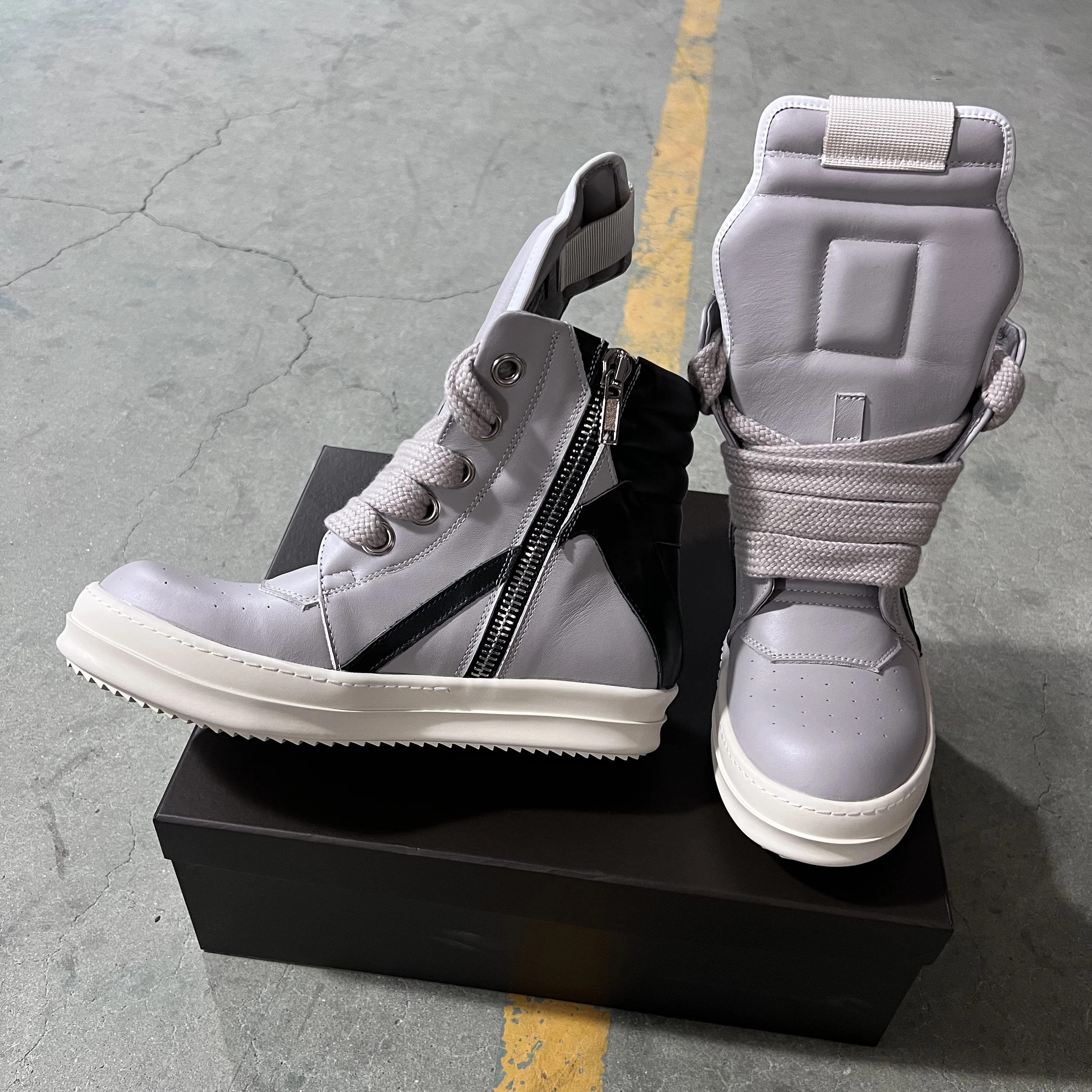 

Brand Casual Men Shoe High Top Street Women Sneaker Quality Designer Grey Leather Jumbo Laces Street Flat Thick-sole Ankle Boot