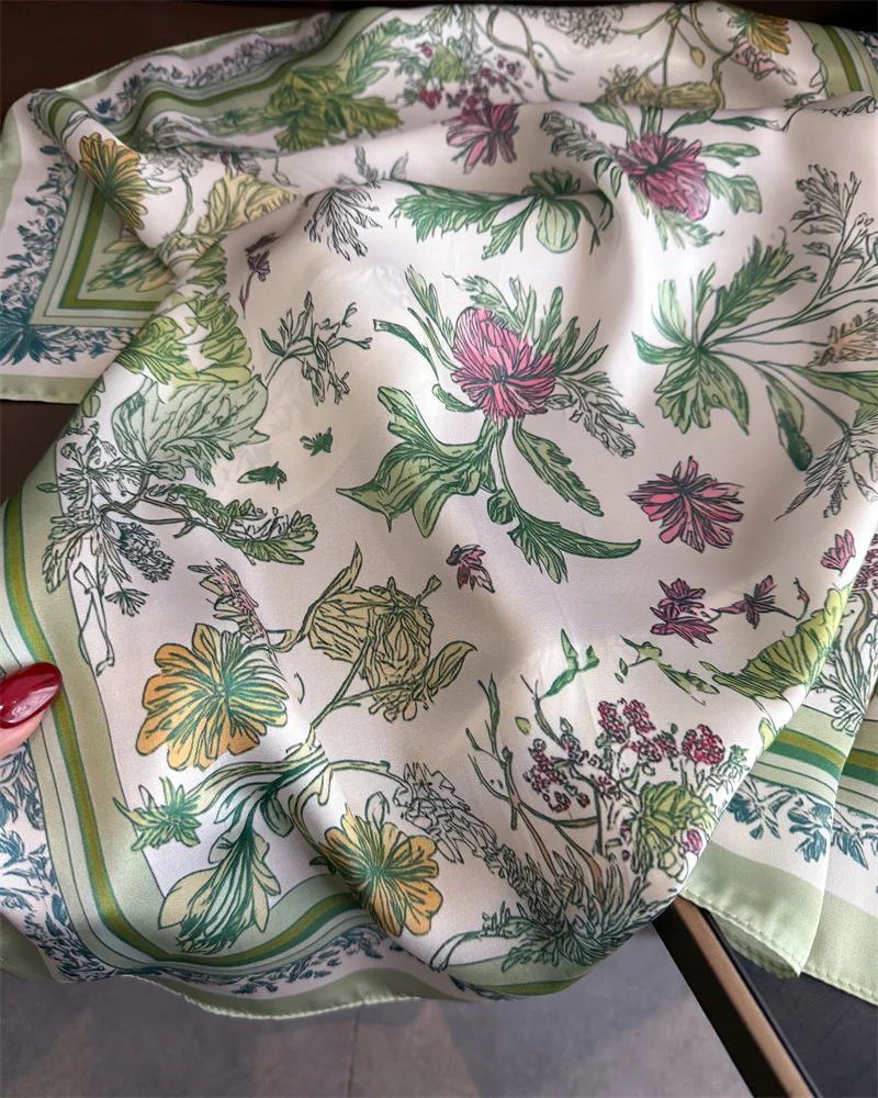 Design-Schal aus weicher Seide für Damen, quadratisch, luxuriös, mit Blumenmuster, Hijab, Halstuch, eleganter Strand-Schal – Detail 7