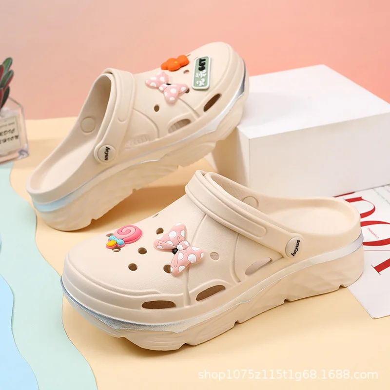 

Симпатичная Студенческая женская обувь, летние уличные домашние тапочки для медсестры, девушки, сердца, крутые тапочки, женские сандалии с вырезами