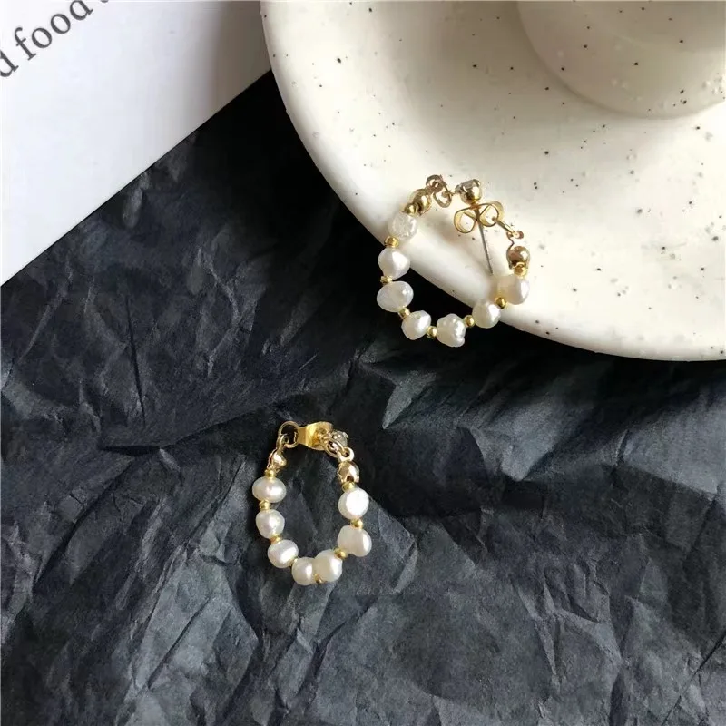 

New Korean French Retro Baroque Pearl Hoop Earrings Fashion Simple Temperament Women Jewelry Accessories Earrings Party Gifts