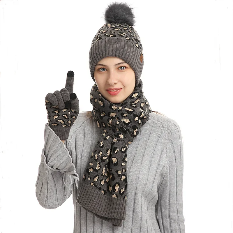 

Women's Leopard Pattern Warm Hat, Scarf and Glove Three Piece Set Autumn Winter Fashion Trends in Europe America Knitted Luxury