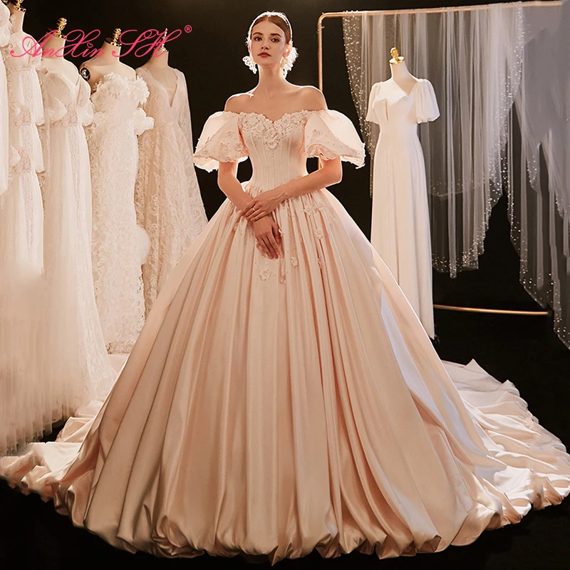 

AnXin SH vintage white satin flower princess boat neck beading pearls crystal short puff sleeve ball gown Antique wedding dress