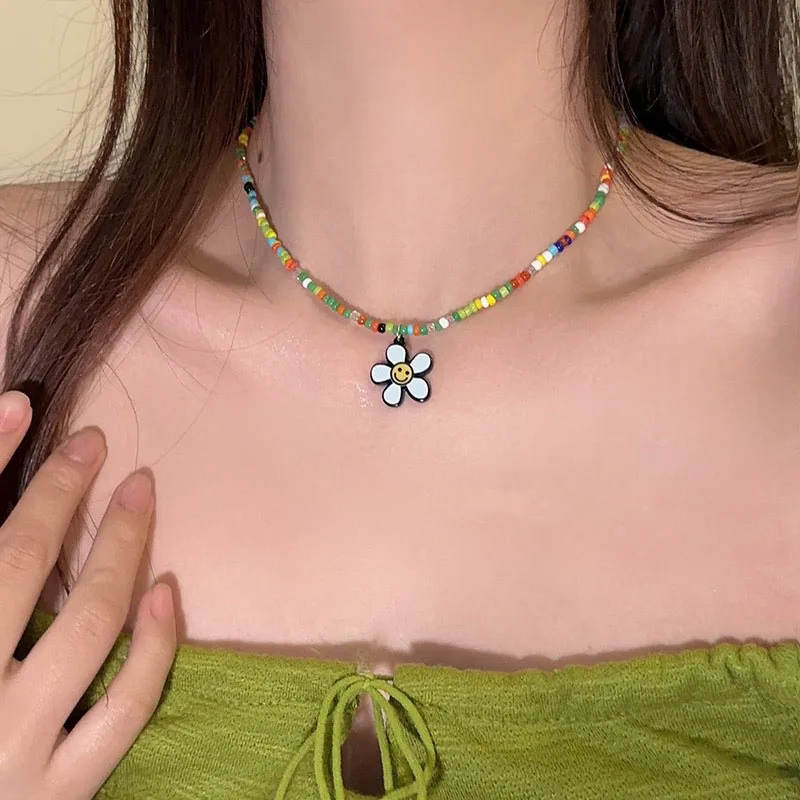 

Y2K Girl Wear Cute Rainbow Colorful Bead Necklace INS Dopamine Pearl Clavicular Chain for Women Party Floral Heart Accessory