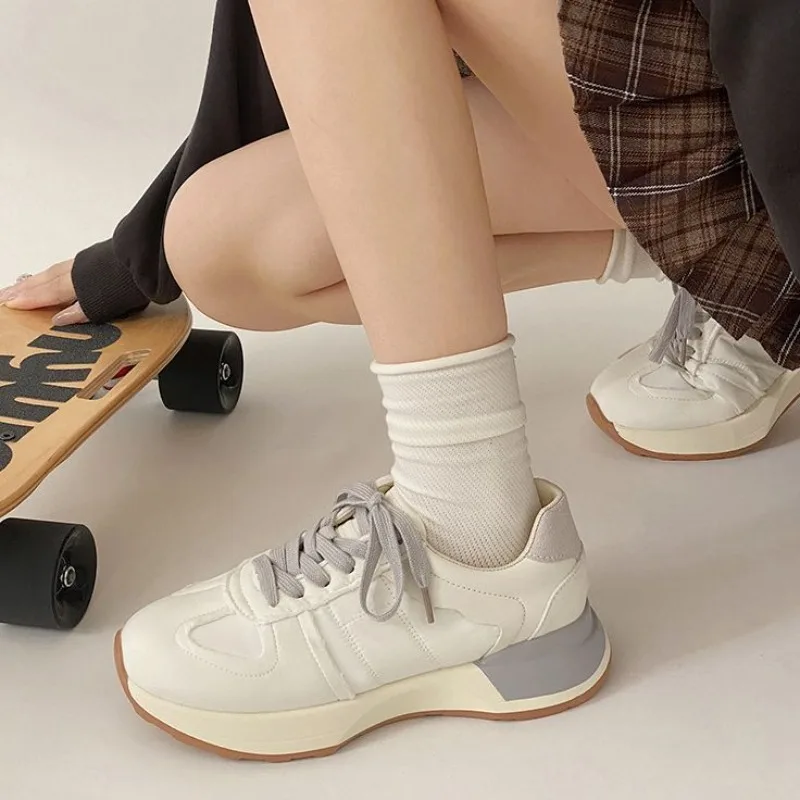 

Retro Thick Sole Small White Shoes for Women's 2023 New Summer Student Sports Shoes