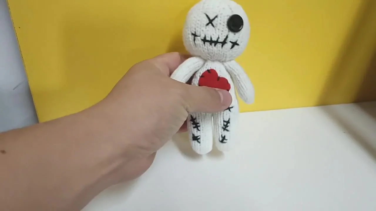 Poupée De Vaudou En Chaîne Pour Carnaval Et Halloween - Accessoire Festif Et Mystérieux