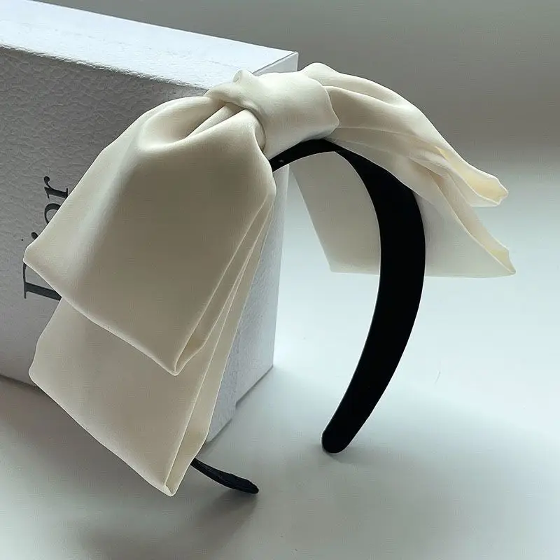 Damen-Haarband mit doppelter Satinschleife, geeignet zum Ausgehen, verbessert die Höhe der Krone und strahlt den High-End-Charm aus.