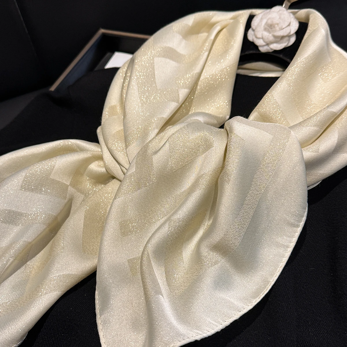 2025 Neuester seidiger Kopftuch-Schal für Damen, Bufanda, modischer Jacquard-Schal, ethnische Reise-Schals, bedruckt, dekorativer Sonnenschutz – Detail 16