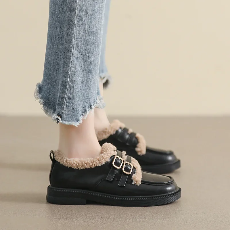 

2024 зимние женские плюшевые теплые кожаные ботинки, дизайнерские Роскошные Брендовые женские повседневные лоферы в британском стиле с пряжкой для ремня